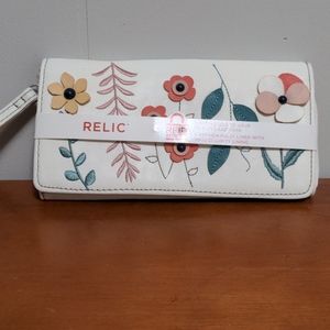 Relic wallet/wristlet white floral